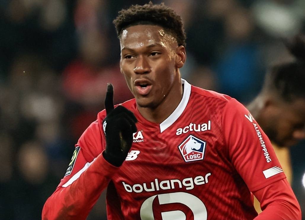 法甲游出一条大鱼25球12助攻堪称超级神锋0转会费3大意甲豪门哄抢