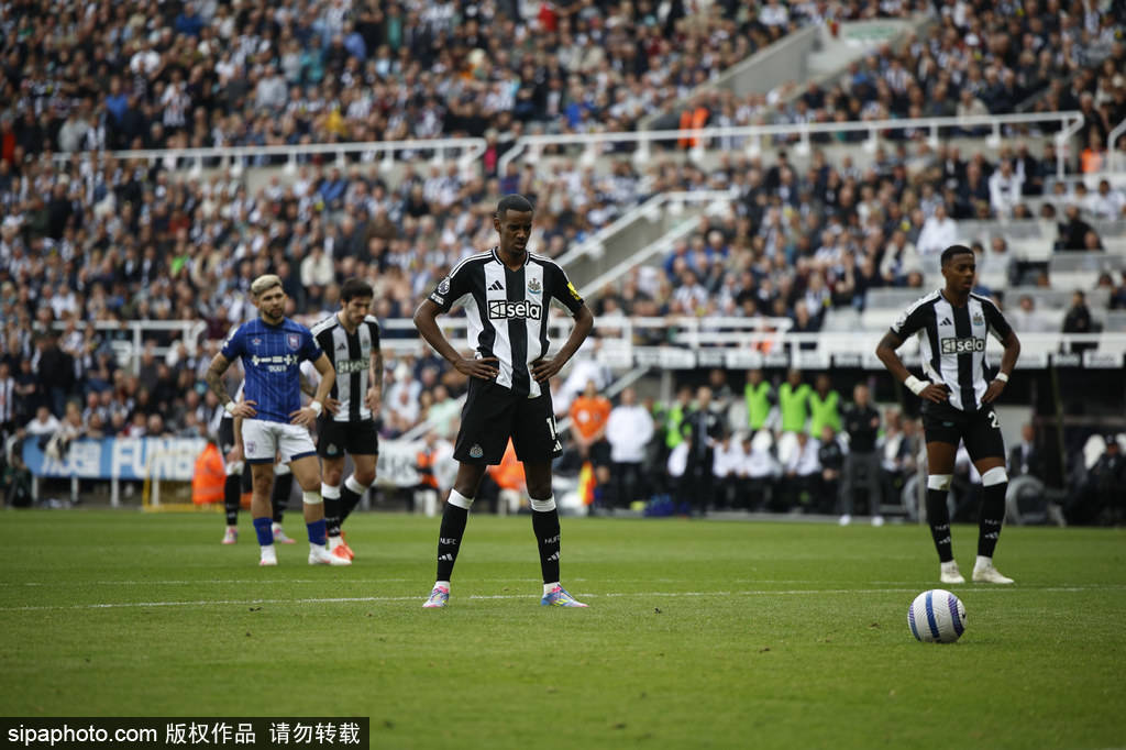 纽卡斯尔拒绝利物浦天价求购：伊萨克转会风波再掀波澜